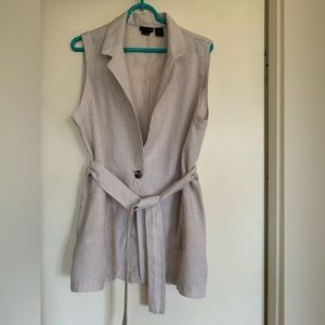 Tahari ladies beige linen vest size L